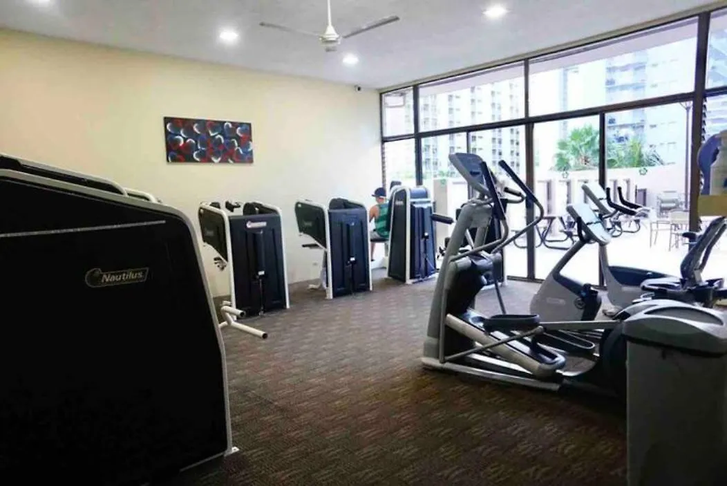 1508- Heart Of Waikiki With Kitchen-Free Parking-King Bed-Corner Unit Apartment Honolulu