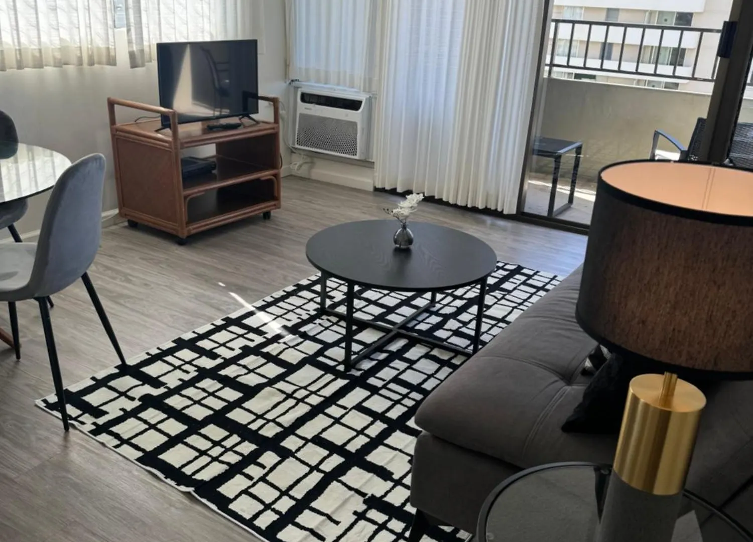 1508- Heart Of Waikiki With Kitchen-Free Parking-King Bed-Corner Unit Apartment Honolulu 0*,  United States